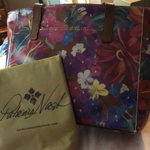 NWT Patricia Nash summer florals varsi tote
